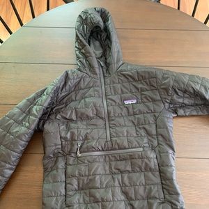 Patagonia puffer; 1/2 zip.